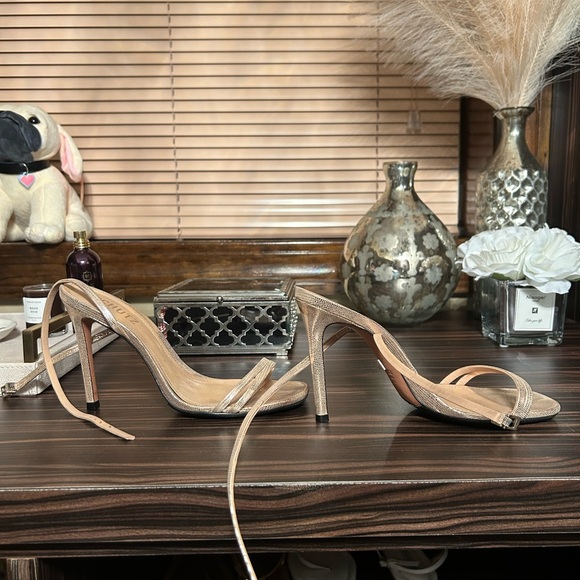 Schutz ALTINA EMBOSSED-LEATHER SANDAL
Size 7B - Picture 5 of 6